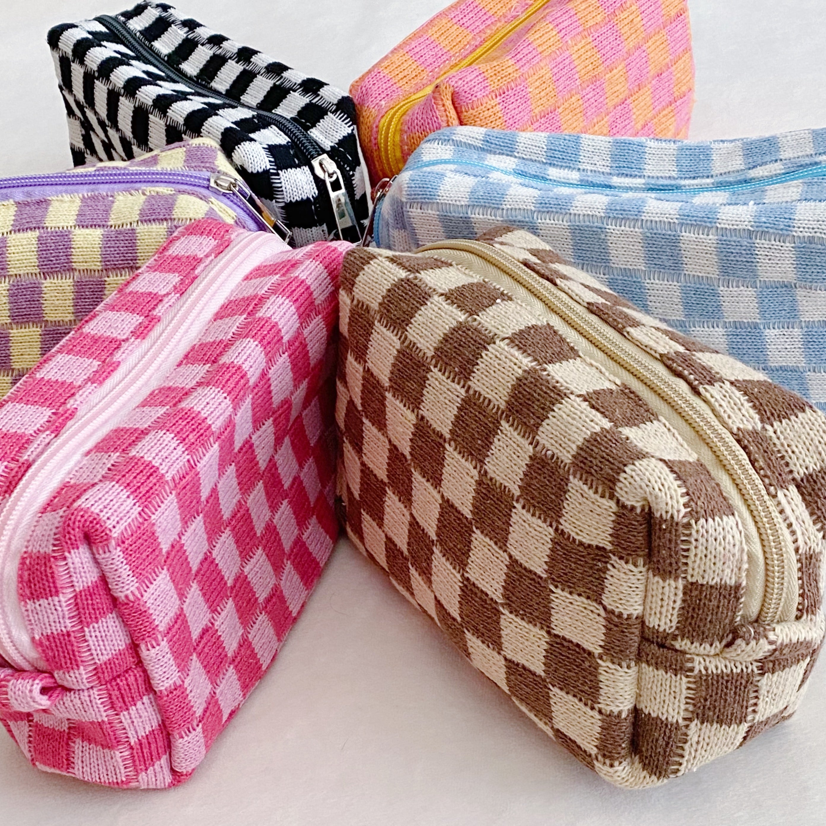 Checkered Cosmetic Bag - Stylish & Durable Makeup Organizer