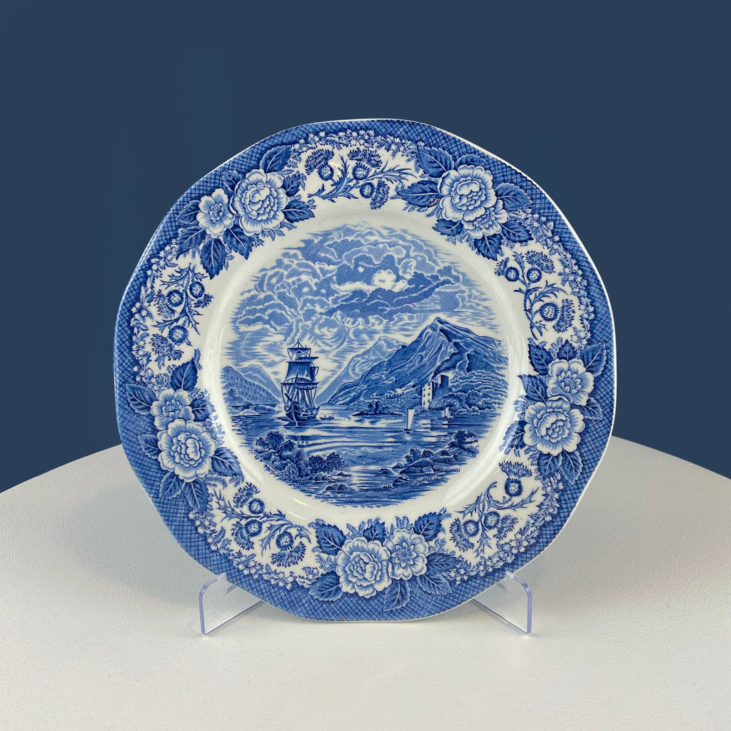 Collection of Fine English Blue White Tableware. 3 Plates & 2 Berry Bowls. Lochs of Scotland. Huddington Court. Tonquin by Mott. Rustic Home